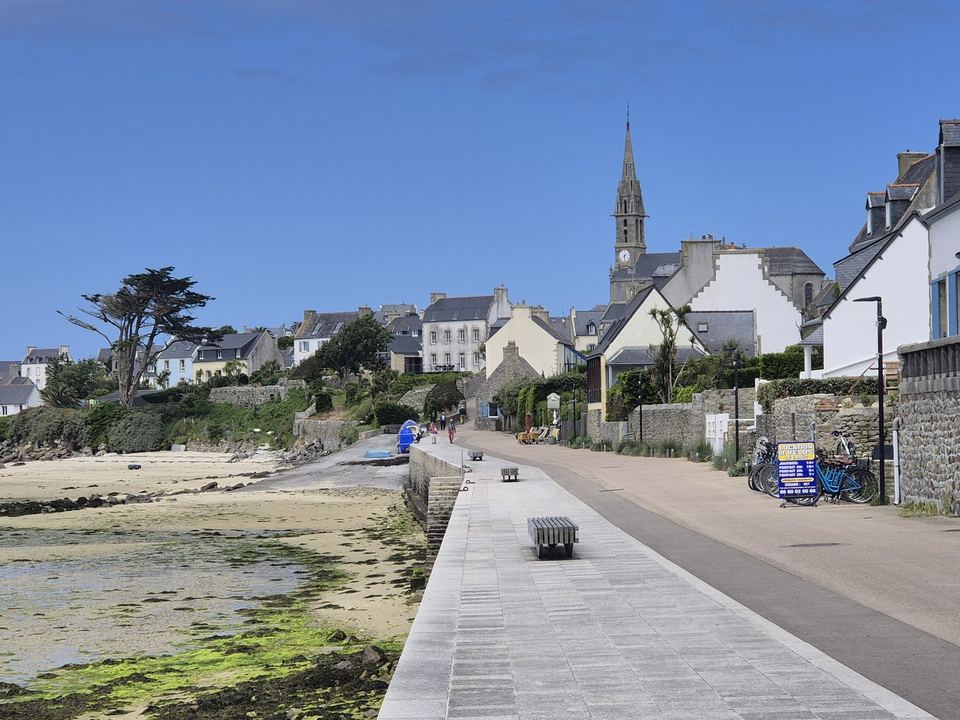 Île de Batz, Le trait d'union vers le bourg : vue 2